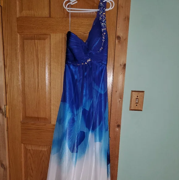 La Femme | Dresses | La Femme Blue Ombre Formal Dress | Poshmark